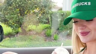 LA VÉNDEUSE BLONDE DE STARBUCKS INVADE TON LIT!!
