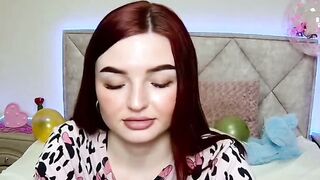 UNBELIEVABLE ASSET DIcombeic! Juicy Redhead SOCunique Strips Down to BRA and BLACK TAshaa in HOT Private SHOW!