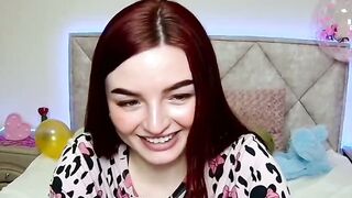 UNBELIEVABLE ASSET DIcombeic! Juicy Redhead SOCunique Strips Down to BRA and BLACK TAshaa in HOT Private SHOW!