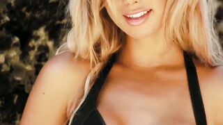 MILF posed after blonde showed body