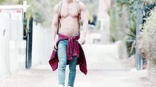 Brawny Skyy Knox and Max Konnor deepthroat and ass stretch one another relentlessly