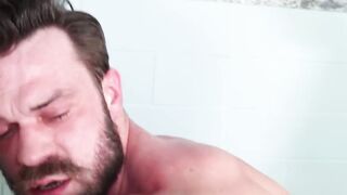 UNLOCK THE SECRET TO STEPDADJOKE! James Fox and Stepson Try Hardtjoin the epic battle of seduction in the GYM SHOWER ROOM!