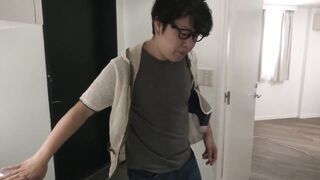 先っぽまでは挿入させてくれる母とのギリギリ相姦　栗林愛子