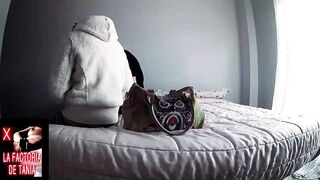 Penetrando a esta jovencita en la bañera. Adolescentes follando en