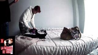 Penetrando a esta jovencita en la bañera. Adolescentes follando en
