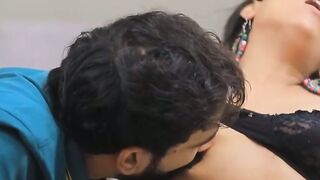 Kamar Se Chunauti Bhabhi Ka Mujra Hai!
