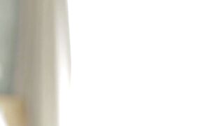 BREATHTAKING BLONDE BOMBSHELL INNAS JUICY NATURAL TAITS GET LICKED AND CRUSHED!