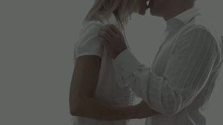 BREATHTAKING BLONDE BOMBSHELL INNAS JUICY NATURAL TAITS GET LICKED AND CRUSHED!