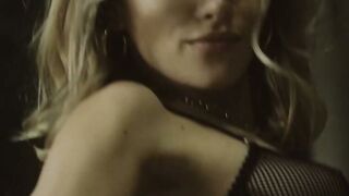 UNBELIEVABLE ASS EXPOSED Blonde Bombshell DROPS THE BASKET FOR HER BASKERS