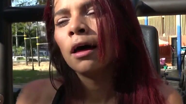 SEU VIZINHO É UMA PUTA! O DISCRETO SECRETO QUE ELE NÃO QUER QUE VOCÊ SAIBA! Translation YOUR NEIGHBOR IS A WHORE! THE DISCRETE SECRET HE DOESNT WANT YOU TO KNOW!