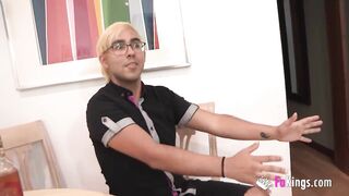 Carlitos is back! He wants to view how a skinny