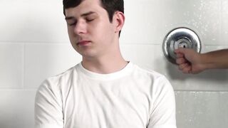 MINDBLOWING SHOWER SLAPDOWN Archie Paige Squirts All Over Dakota Lovells Face!