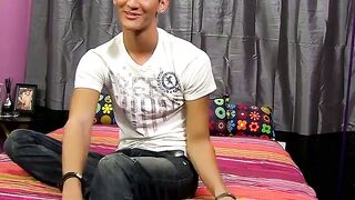 UNBELIEVABLE ABS! Brutal Jock MASTURBATES and CRUSHES His Balls  MUST SEE!