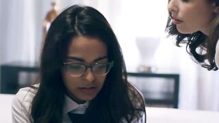 UNBELIEVABLE COLLEGE DEBUT! Freshmen Slut Gets Destroyed in Anal ThreeSome