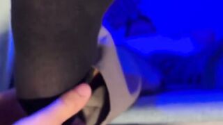 Handsome Shy got his feet worshiped and sucked by horny Dan Edwards