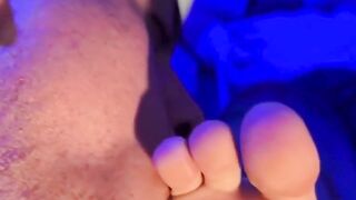 Handsome Shy got his feet worshiped and sucked by horny Dan Edwards