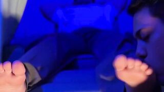 Handsome Shy got his feet worshiped and sucked by horny Dan Edwards