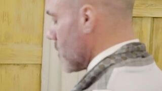 DREW DIXON SURRENDERS TO HIS TAILOR AN EPIC BAREBACK BANGING!