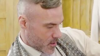 DREW DIXON SURRENDERS TO HIS TAILOR AN EPIC BAREBACK BANGING!