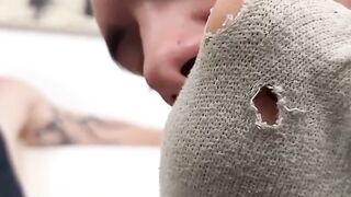 FREE GAINS! Young Baxs Feet Worshiped by Lustful Dan Edwards in Exchange for Unbelievable Sex!