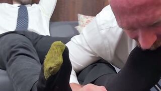 Beaux Matthews jerked off while getting feet worshiped by shaved head Killian Knox