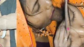 KAISI BHOOK NIKALI DIYA HO JITNI LADKI KI BOODH, HAME PANI PAANI KE AAPKE DEEWAR KE PADOSE KI BUDHIYA BHABHI KO BHATAKNE SE BHAR KE CHOD DIYA