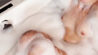 Ukrainian SKIN GODDESS Unleashed in Sultry Bathtub Seduction!