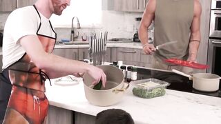 UNLEASH THE CUM FEST 3 HUNG GUYS Gobble EACH OTHERS BOLTS WHILE COOKING! Dakota Lovell and Giovanni 交戦Weapons for Extreme Pleasure