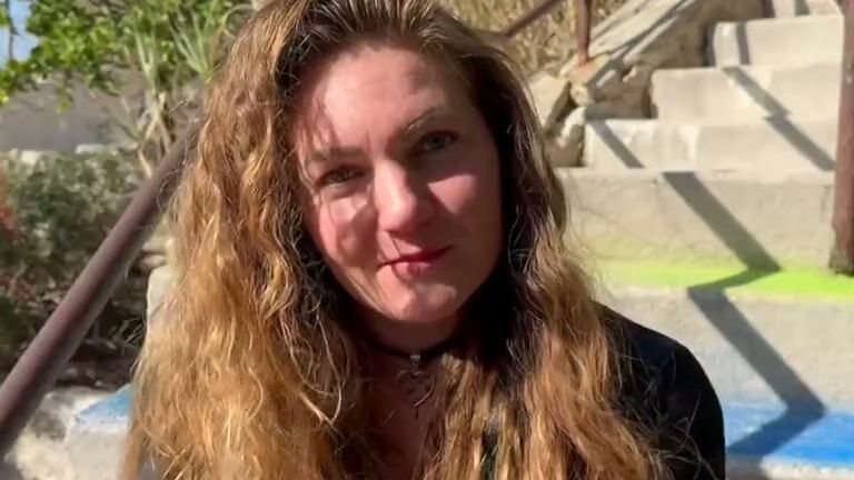 Mãe se Mete com o Filho em um Caseiro Abrigo Secreto