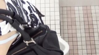 UNBELIEVABLE 3 Japanese Hotties Share a Scorching Hot Peeing Party YOU WONT BELIEVE!
