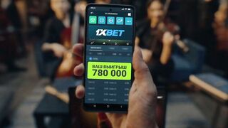 Футас в космосе  Фута с большим членом трахает красотку в грузовом отсеке 1 серия