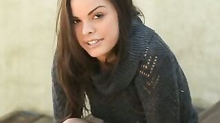 Swingeing brunette Renee P. who likes to show her body