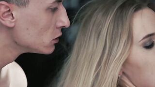 MINDBLOWING FREAKFEST! Hung Lover Buries Face in Lovely GFs Pretty Little Muff