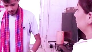 Beautiful Malkin ki Boyfriend aur Naukar ne donon ne Milkar chudai kari. Threesome Se