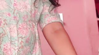 Akeli bhabhi ne apni chut Dikhai aur phir Maine Apna land Dala