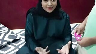 BLASTING BHABHI getNext Door Wali Sexy Muslim Aunty Ko Neighbour Indian BoyFriend Ne Chaat Gaya Tu SexRaddi Kaise Ho Gya!!