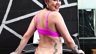 CURVY FITNESS QUEEN OFFERS SECRET SERVICE  Get ready for the sexiest workout of your life!
