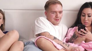 Stepbrother Seduction Lily Lane, Kenzie Love, and Joshua Lewis Get Down and Dirty in a 金 Bijou Family Affair