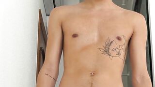 Cute twink Andrew Lepy howls as The Occitan Prince rips his ass