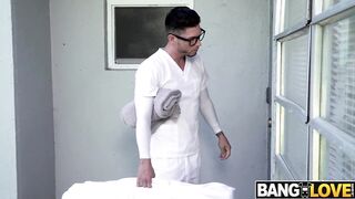 Nerdy Masseuse Gets Deep Rachael Cavalli