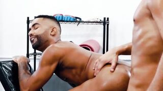 ATHLETIC WHITE BOY GETS HIS ASS PUMPED...IN EVERY WAY!