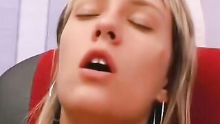 Curvy Mom Pleases Her Sweet Spot
