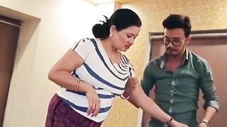 Lady House Owner Aunty Ki College Boy Ne Jamkar Chudai Kari Ghar me