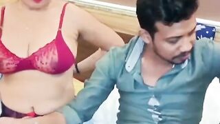 Lady House Owner Aunty Ki College Boy Ne Jamkar Chudai Kari Ghar me