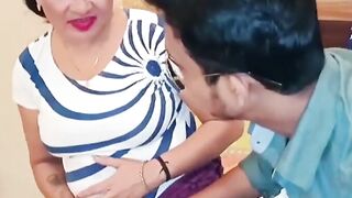 Lady House Owner Aunty Ki College Boy Ne Jamkar Chudai Kari Ghar me