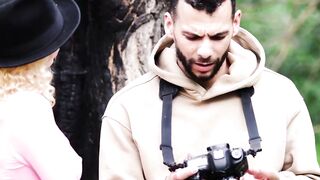 Isabella De Laa rides hung photographer after tongue fucking her slit