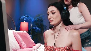 GGaming Queens Surrender to Lesbian Lust