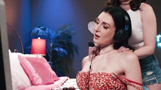 GGaming Queens Surrender to Lesbian Lust