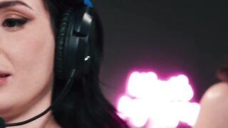 GGaming Queens Surrender to Lesbian Lust