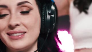 GGaming Queens Surrender to Lesbian Lust